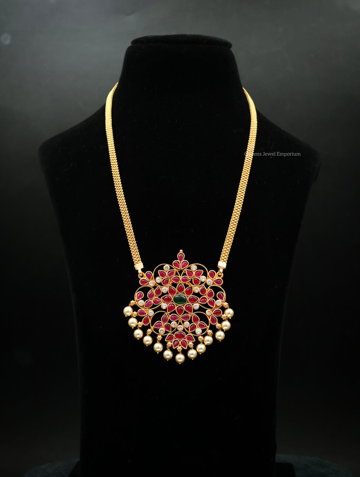 Plain chain with kemp stone-Pendant with pearl hangings