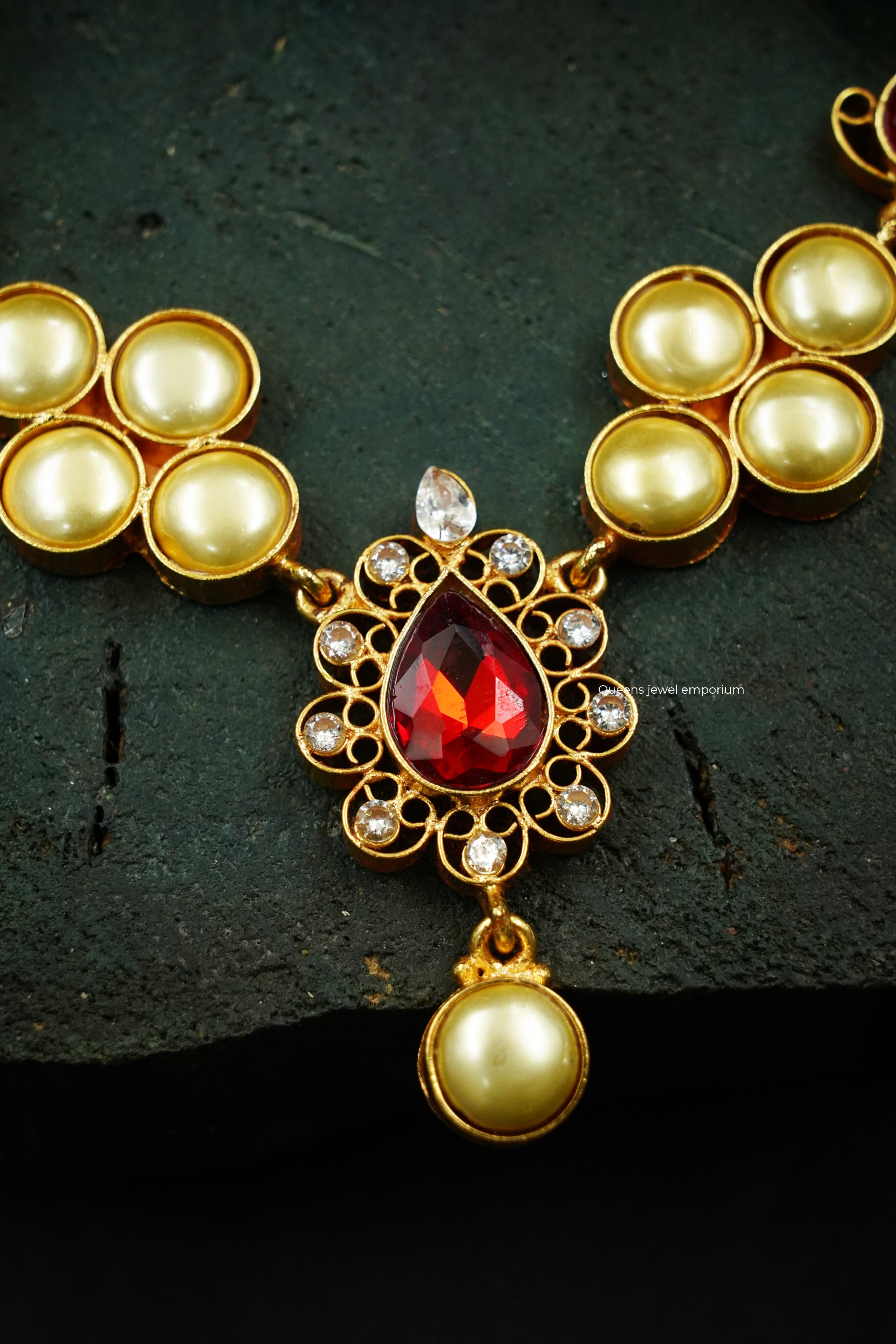 Victoria jubilee pear necklace