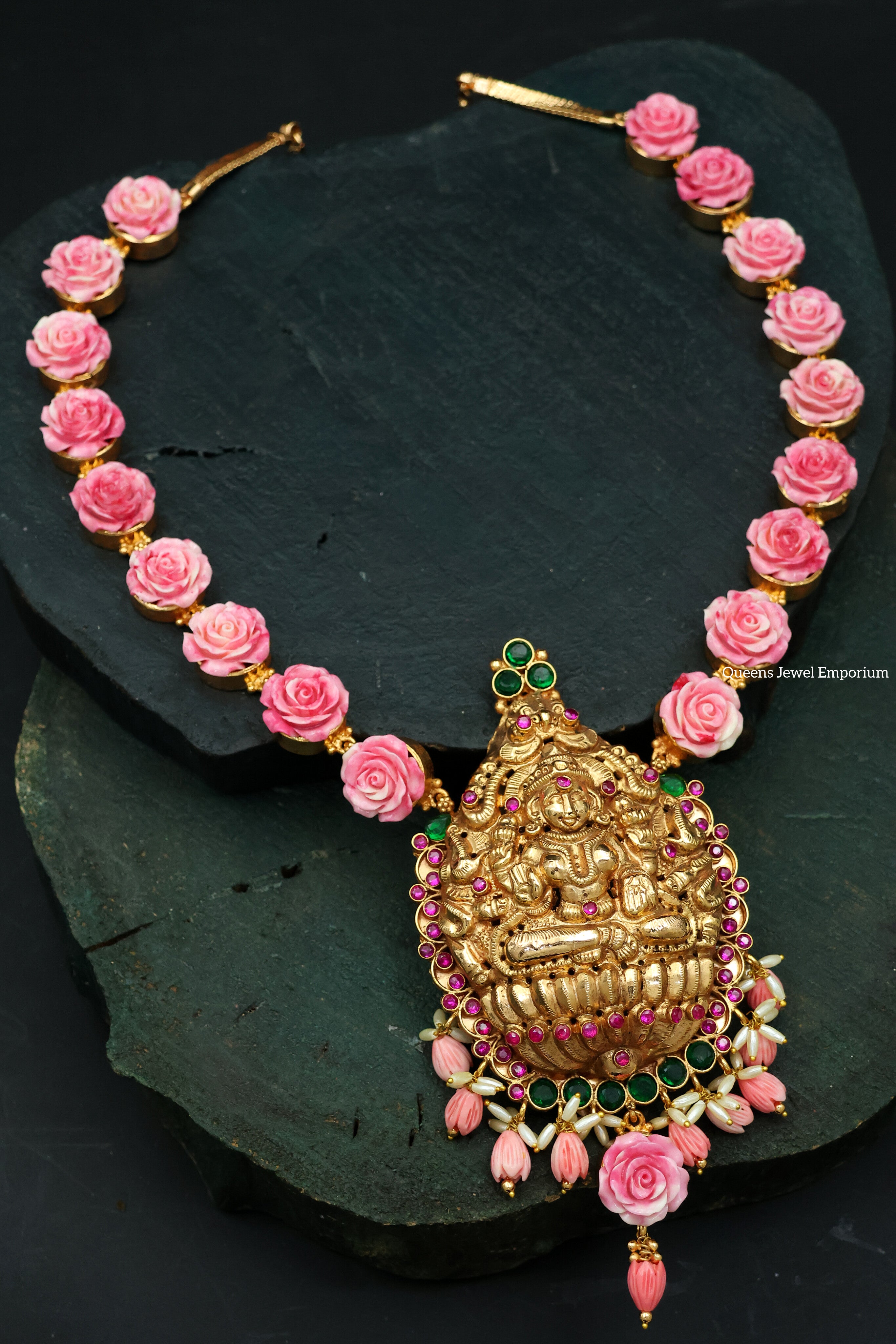 Rose design haram with pendant-Bold looking pendant