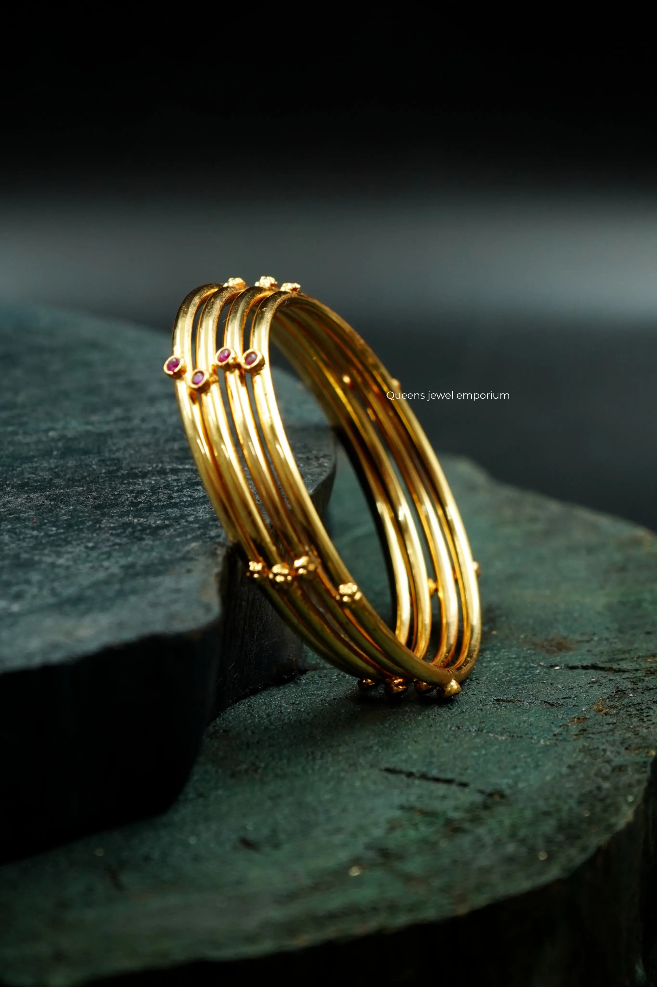 Everyday red kemp bangle-Plain gold plated simple bangle