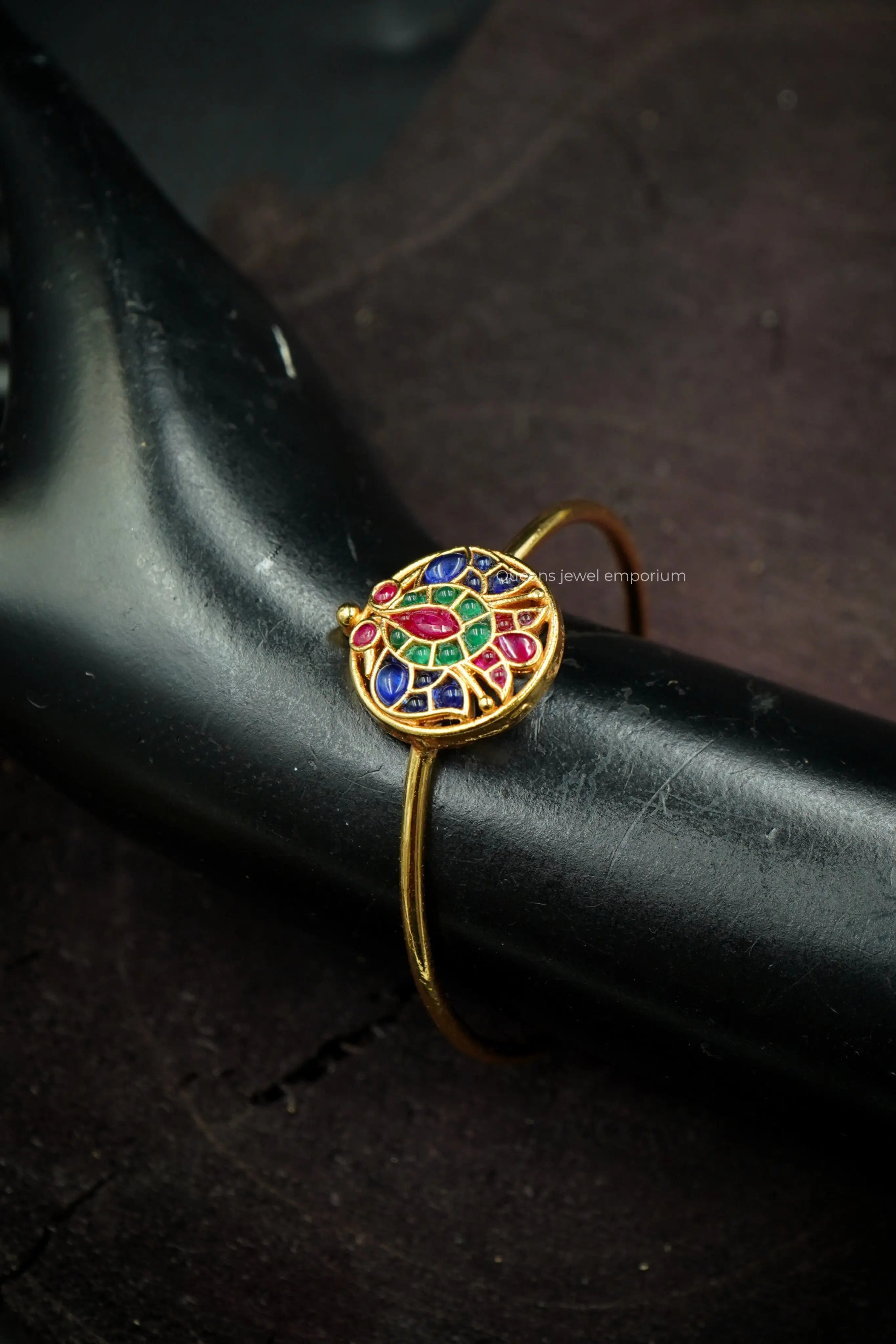 Multicolour kemp stone kada-Round shape bird motif kada