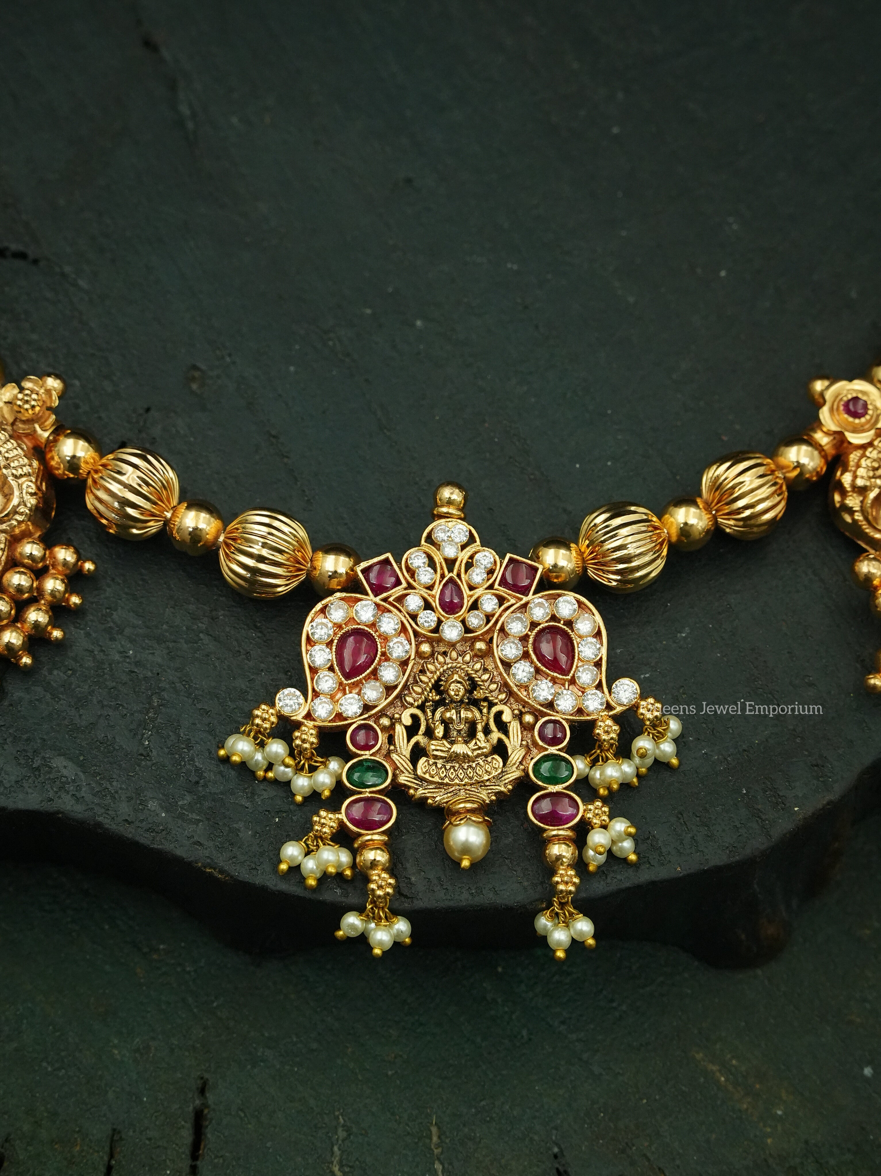 Mango motif design pendant with hasli-Hasli with lakshmi design on both sides