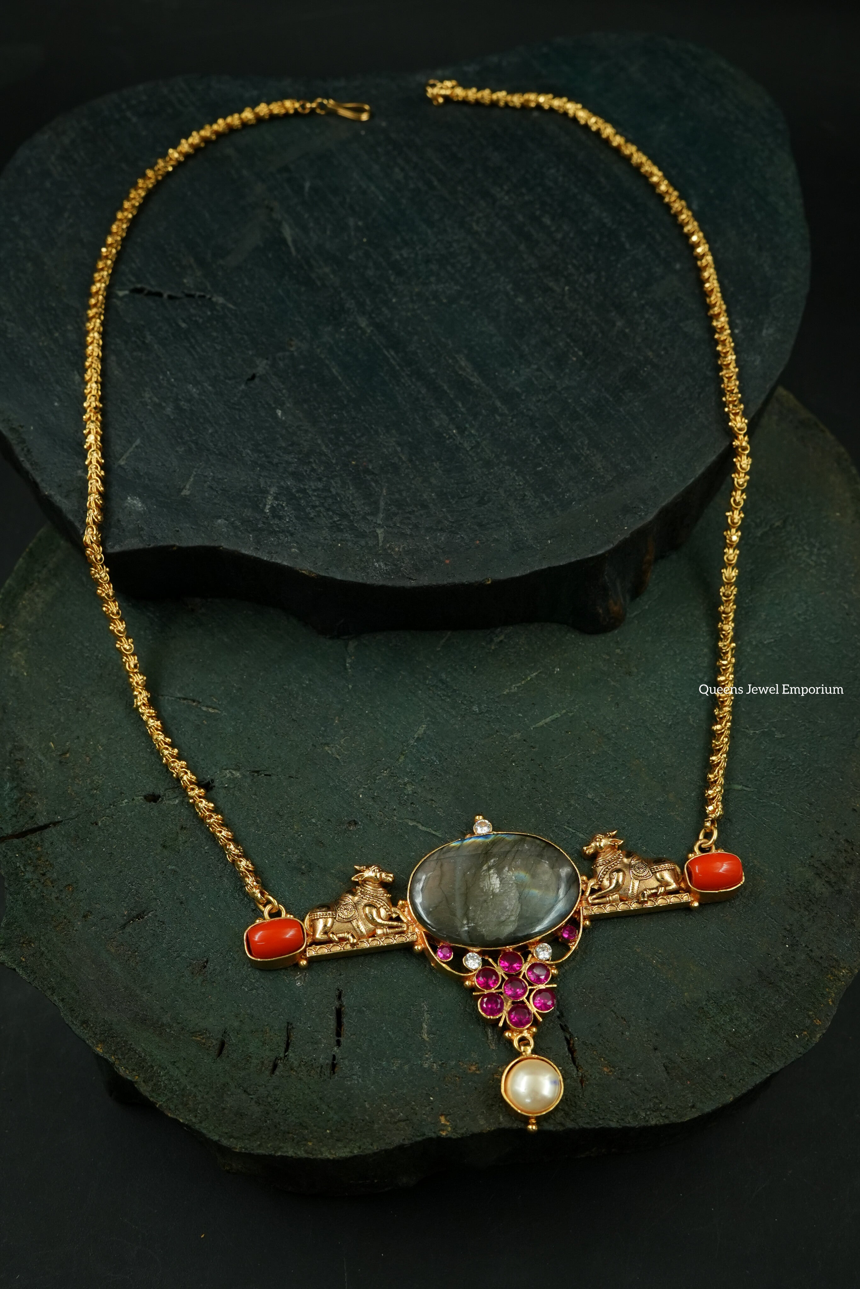 Nagas nandi motif pendant-Floral design jewellery