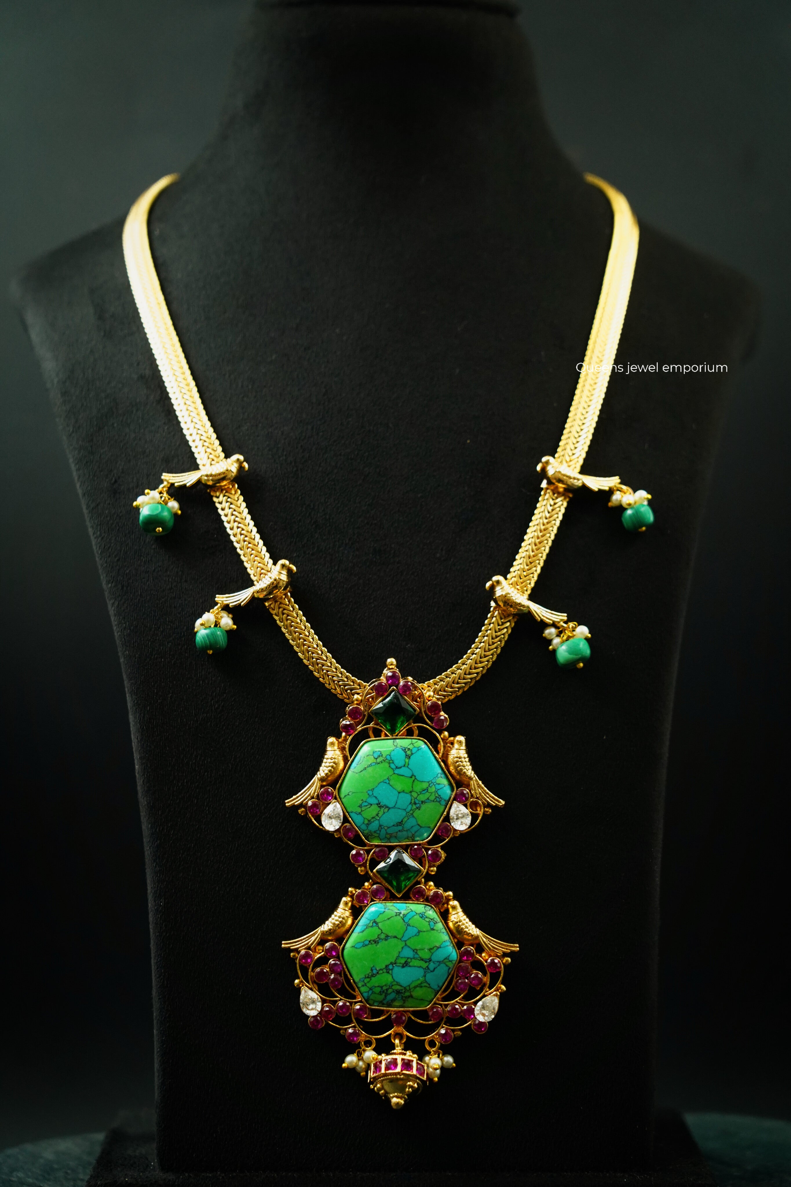 Pink stone floral detailing-
Unique pattai chain necklace with turquoise stone