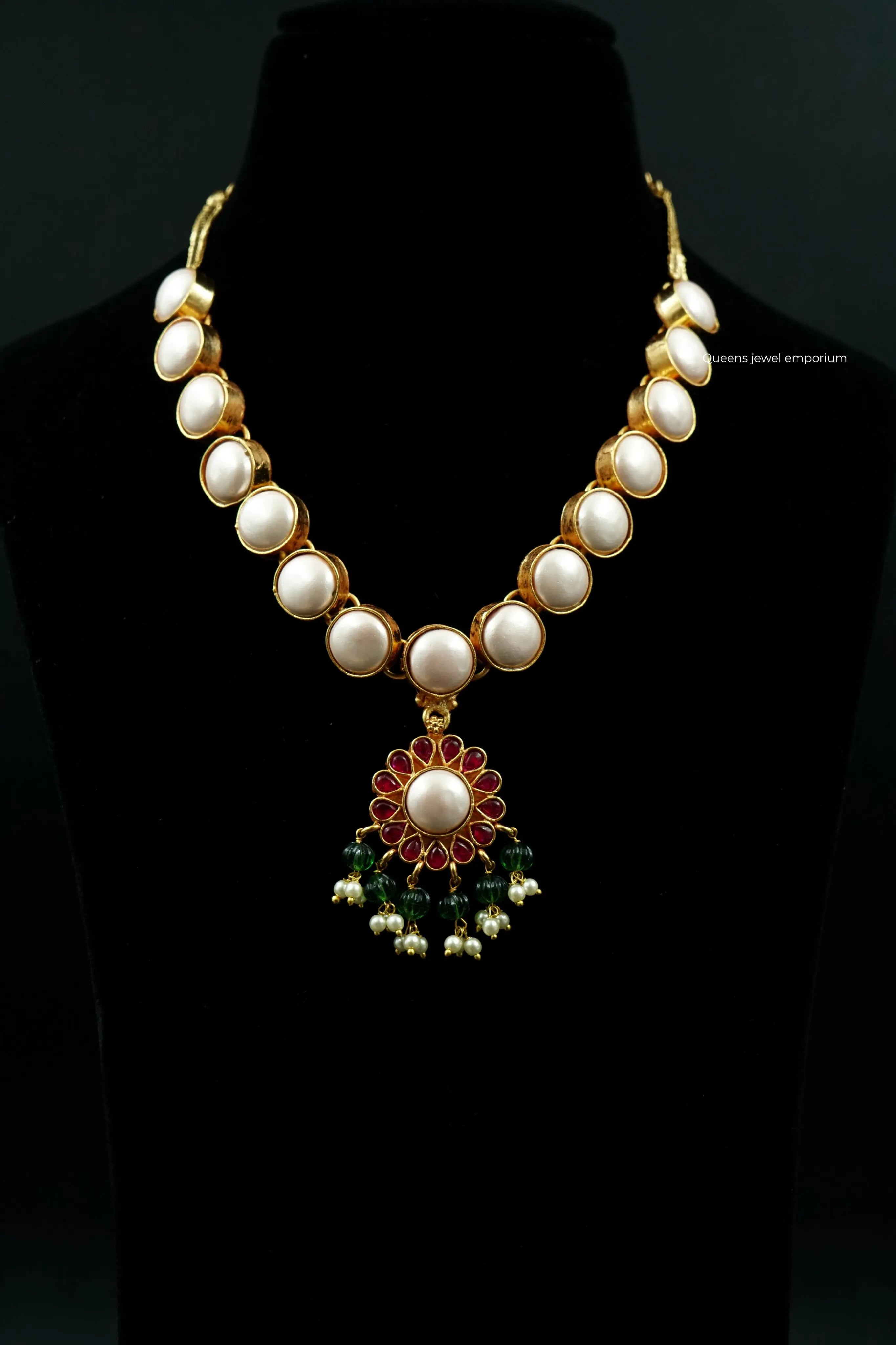 Round shell pearl necklace-Regal pearl statement necklace
