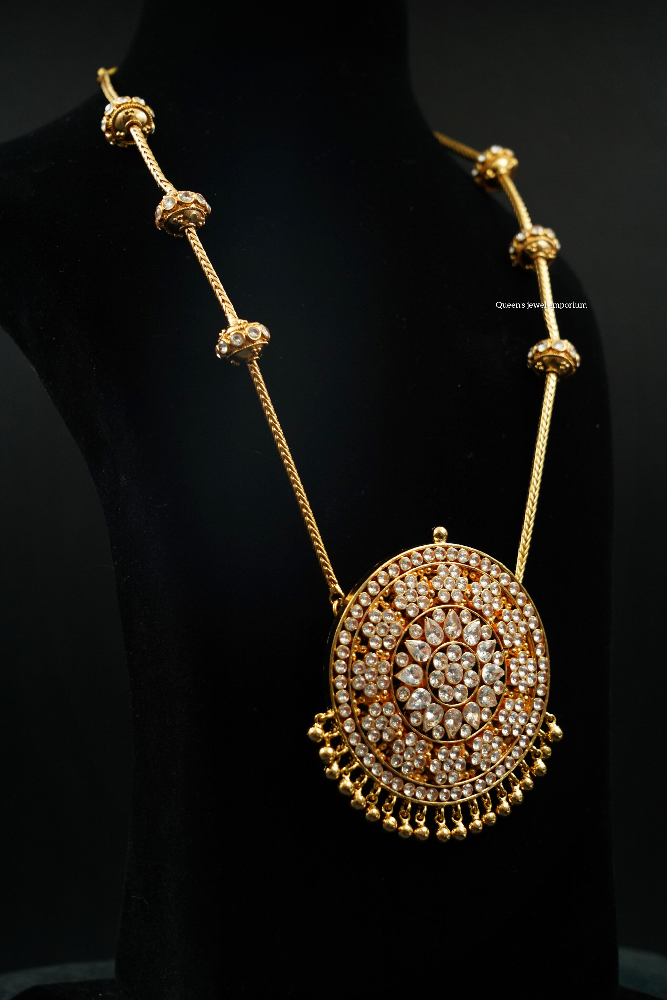 Grand white stone pendant-Elegant rakadai temple jewellery