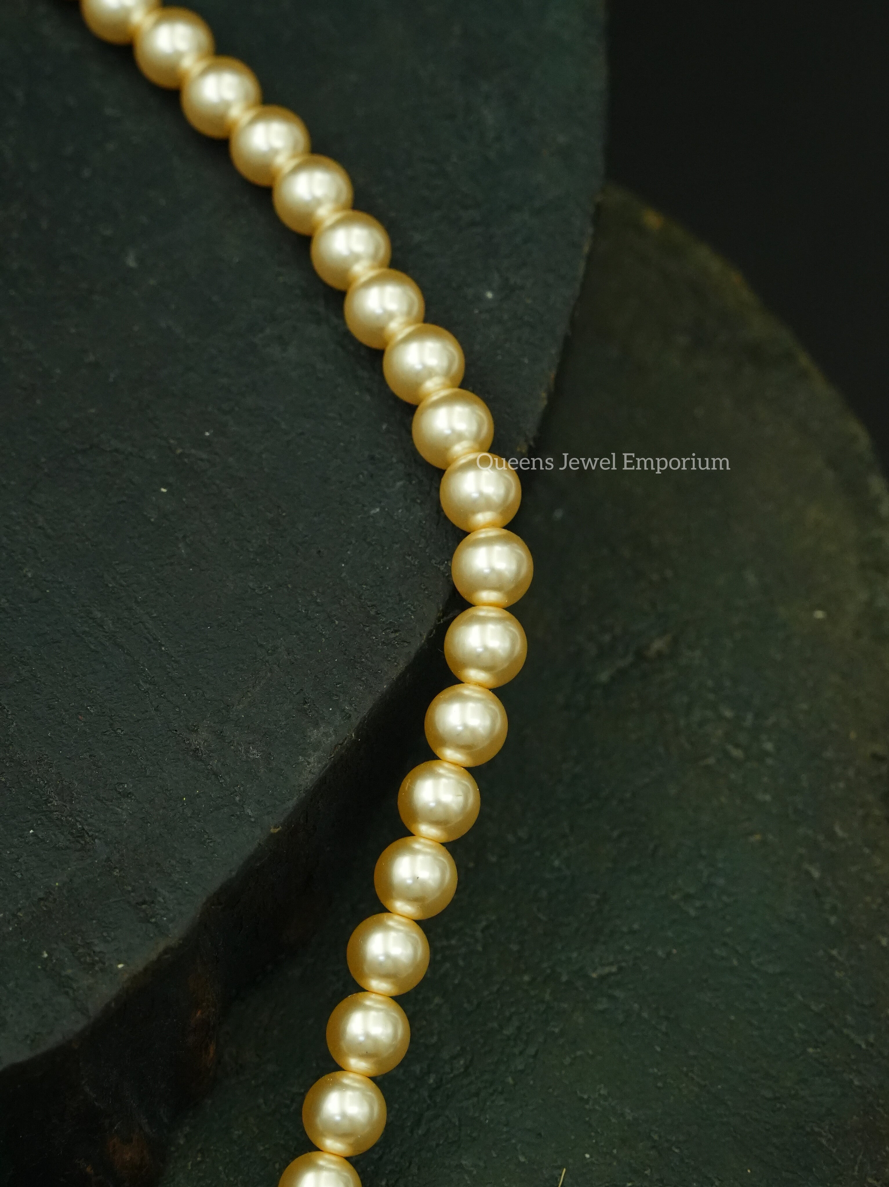 Elegant lotus pearl necklace-Traditional lotus stone haram