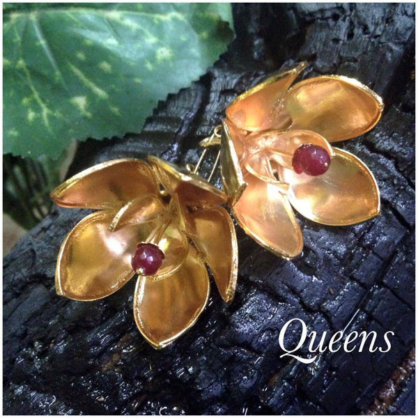 MANORANJITHAM FLOWER PIN - Queens Jewel Emporium