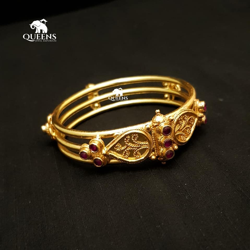 Coorgi style sales gold bangles