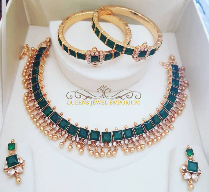 GREEN RETRO NECKLACE SET - Queens Jewel Emporium