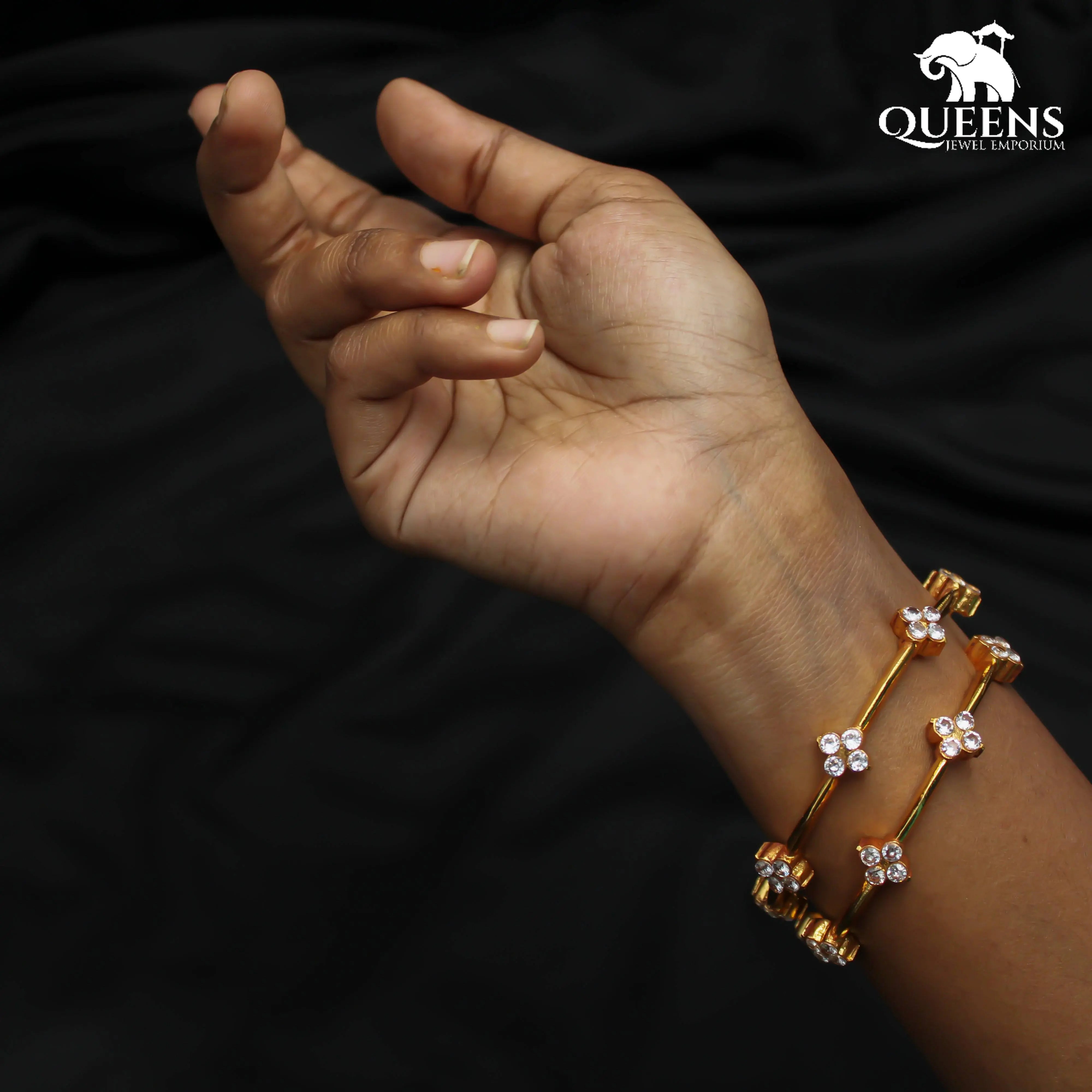 SRAVANTHI BANGLES - Queens Jewel Emporium
